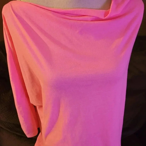 Hot pink ladies top  - Picture 1 of 9